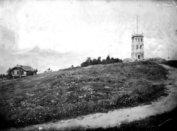 Slottsfjellet omkring 1900. Foto: Slottsfjellsmuseets fotosamling
